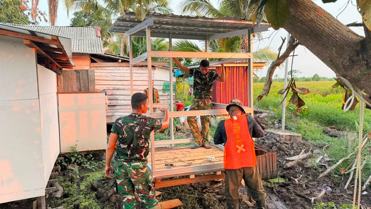 Tahap Demi Tahap MCK TMMD Ke-129 Rampung, Satgas Lanjutkan Pemasangan Lantai dan Rumah MCK