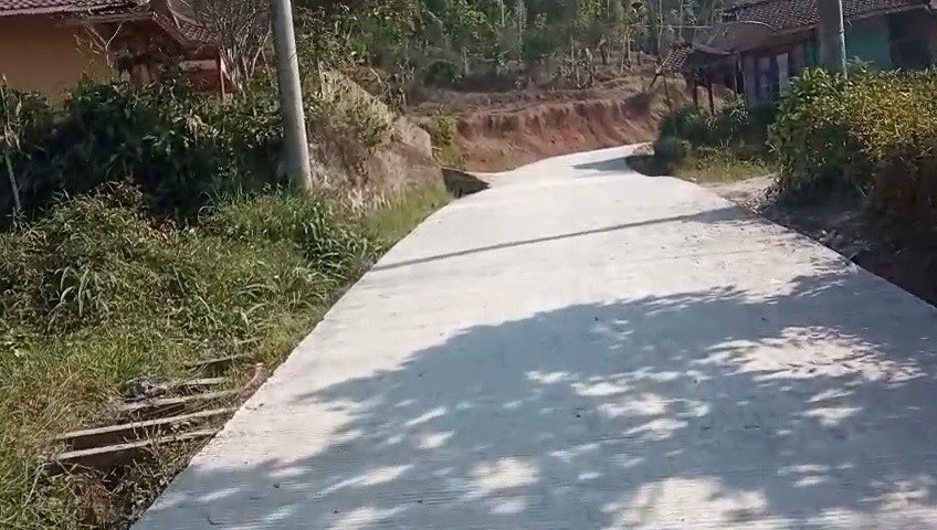 Jalan Beton Rampung 100 Persen, Mobilitas Warga Desa Mekarmukti Kini Semakin Lancar