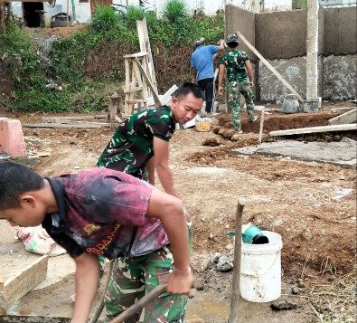Rehabilitasi RTLH dan MCK Terus Dikebut, TMMD Ke-129 Kodim 0608/Cianjur Wujudkan Hunian Sehat