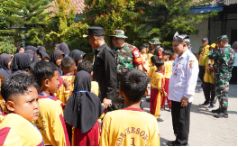 Sapa Hangat Satgas TMMD 129 Bojonegoro, Siswa SDN Kesongo Antusias Sambut Personel TNI