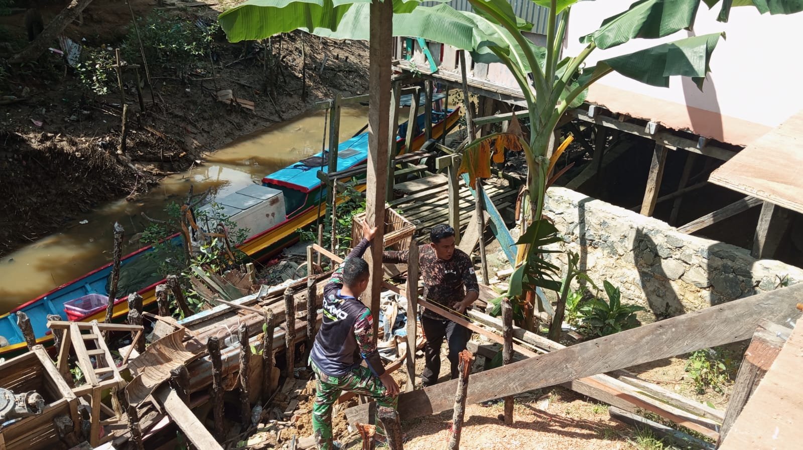 Cegah Longsor Berulang, Satgas TMMD Ke-129 Kodim 0911/Nunukan Pastikan Pembangunan Siring Penahan Tanah Kokoh dan Kuat