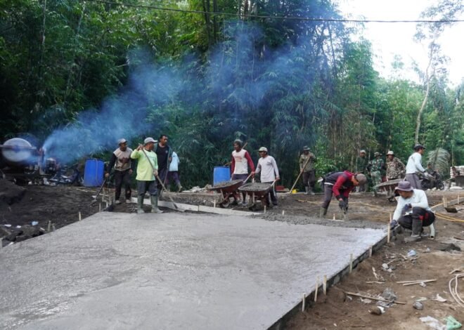 Gotong Royong Satgas dan Warga Percepat Penyelesaian Rabat Beton TMMD Ke-129