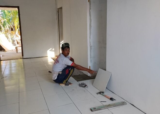 Satgas TMMD Ke-129 Kodim 0413/Bangka Kebut Plaster Dinding Rumah Bapak Iwan