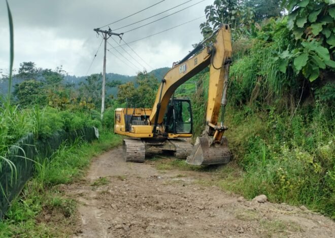 Excavator Maksimalkan Peningkatan Jalan, Satgas TMMD ke-129 Kodim 1407/Bone Kejar Target Pekerjaan