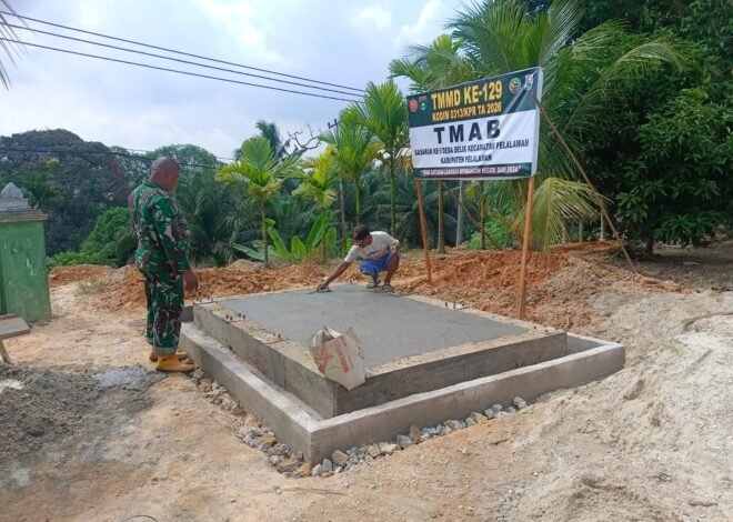 Wujudkan Program TMAB, Satgas TMMD ke-129 Kodim 0313/KPR Rampungkan Pengecoran Lantai Fondasi di Pelalawan
