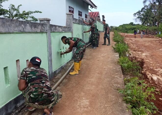 Satgas TMMD Ke-129 Laksanakan Pembenahan SD Negeri Polewali Melalui Pengecatan Pagar Sekolah