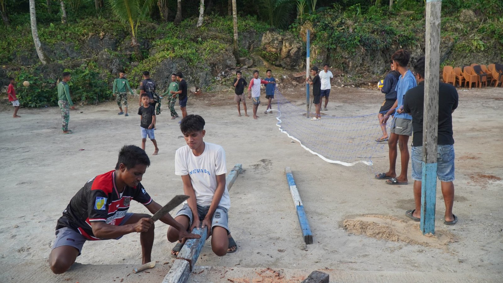 Warga Desa Polewali Antusias Manfaatkan Bantuan Sarana Olahraga dari Satgas TMMD Ke-129