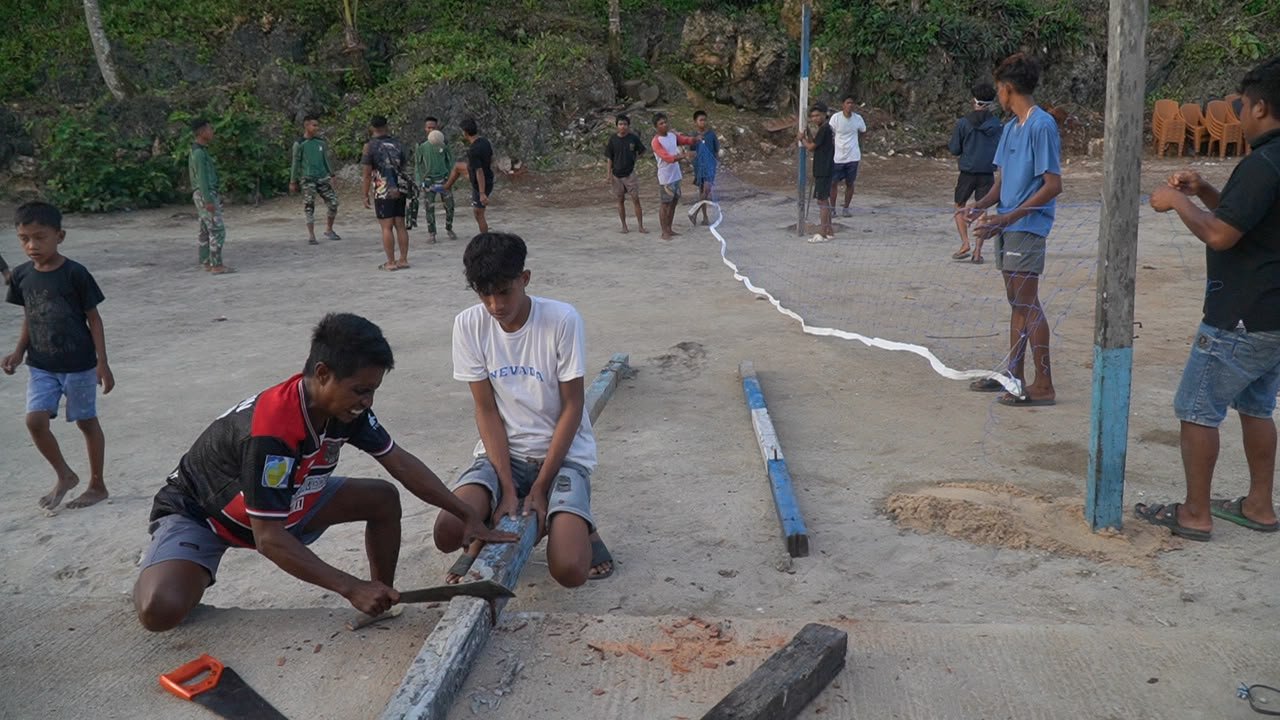 Masyarakat Desa Polewali Sambut Hangat Sarana Olahraga Dari Satgas TMMD 129