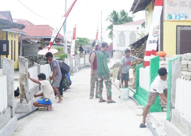 Satgas TMMD Bersama Masyarakat Laksanakan Pengecatan Pagar, Percantik Desa Umbele