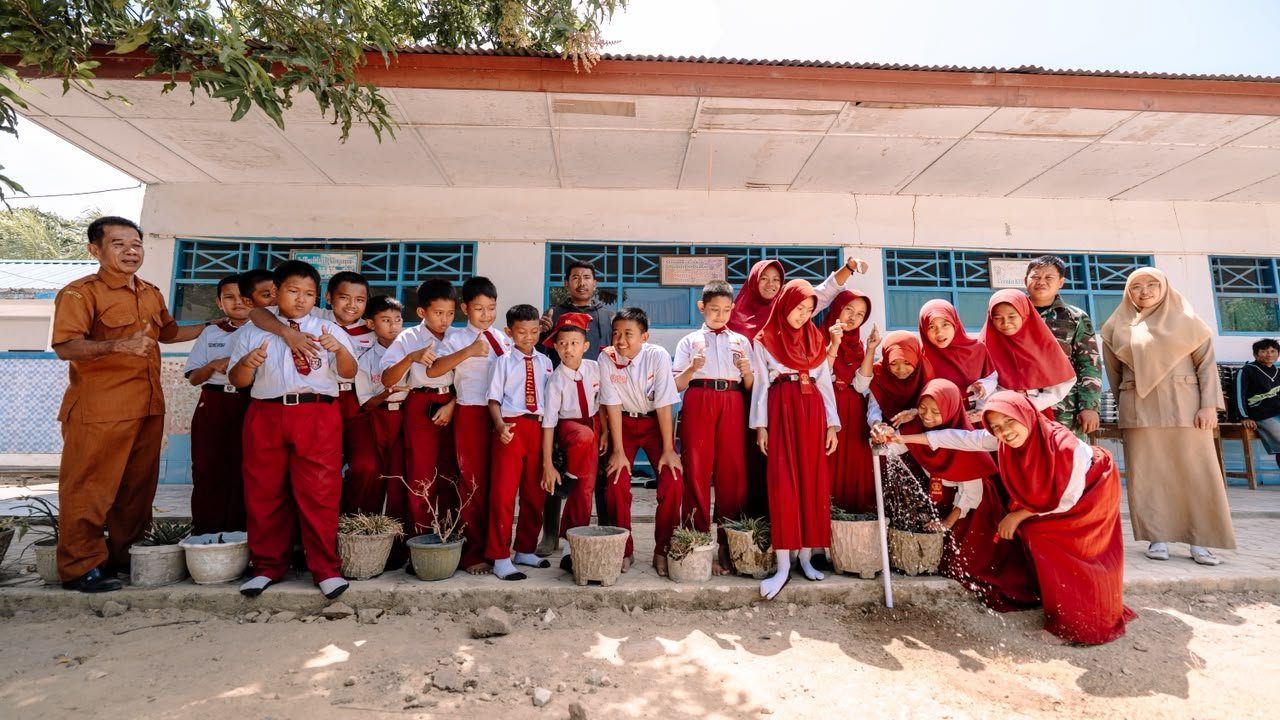 Sumur Bor TMMD Ke-129 Tuntas, Senyum Bahagia Hiasi Wajah Siswa SDN 245 Pinrang