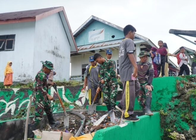 Antusiasme Masyarakat dan Satgas TMMD Bersihkan Tempat Pembuangan Sampah di Desa Umbele