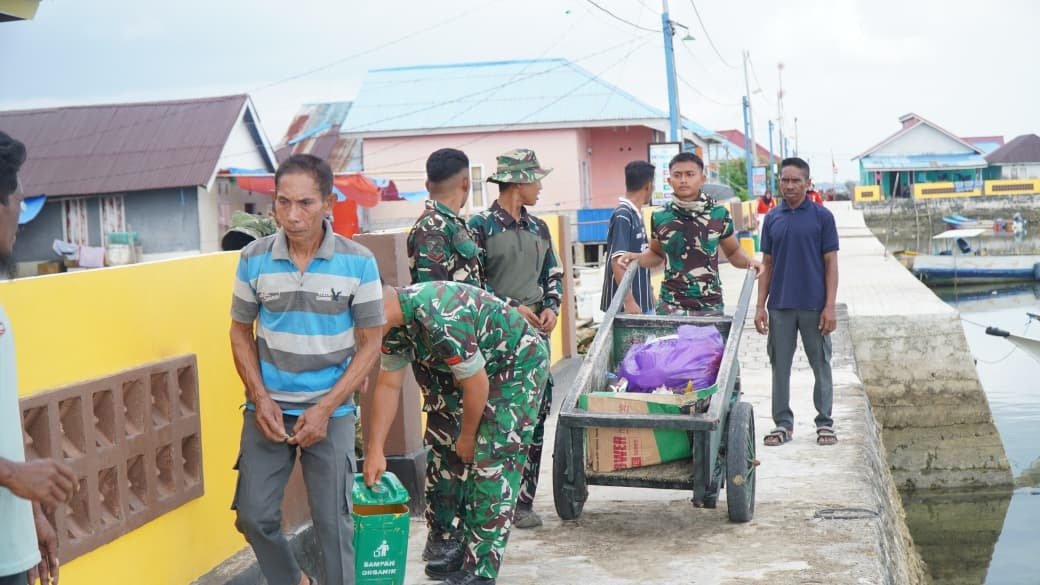 Satgas TMMD Ke-129 Kodim 1311/Morowali Laksanakan Pembersihan Lingkungan Bersama Warga