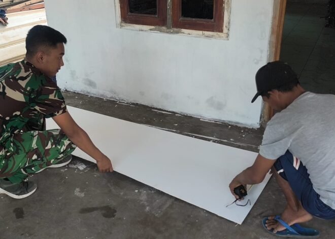 Tahapan Demi Tahapan Diselesaikan, Pemasangan Plafon Rumah Ibu Wartiyem Percepat Penyelesaian Rehab RTLH TMMD ke-129 Kodim 0620/Kab. Cirebon