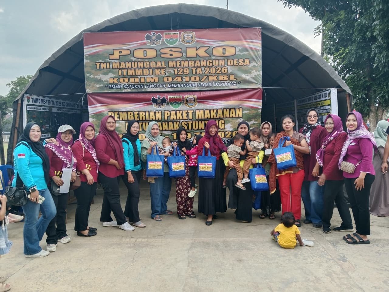 Satgas TMMD Ke-129 Kodim 0410/KBL Salurkan Paket Makanan Bergizi untuk Anak Stunting, Wujud Nyata Kepedulian TNI terhadap Generasi Penerus Bangsa