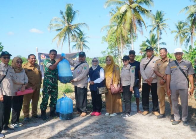 TMMD Ke-129 Kodim 1011/Kuala Kapuas Perkuat Ketahanan Pangan Lewat Penebaran 2.000 Bibit Ikan Patin