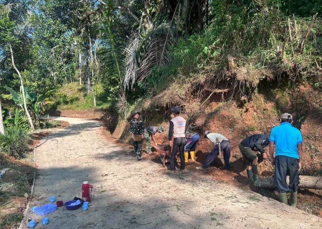 Satgas TMMD Ke-129 Kodim 0608/Cianjur Bergerak Cepat Normalisasi Parit, Jaga Keawetan Jalan Beton