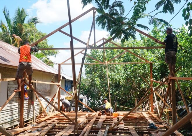 Gotong Royong Satgas TMMD dan Warga Percepat Pemasangan Kerangka RTLH Sasaran 4