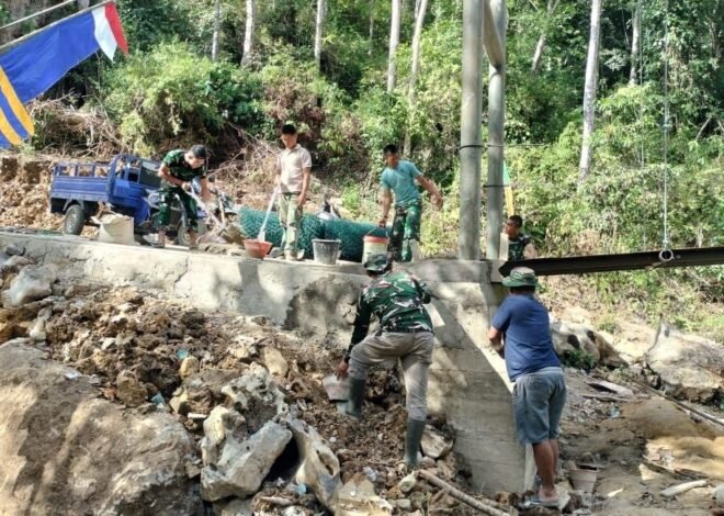 Satgas TMMD ke-129 Kodim 1407/Bone Lanjutkan Plesteran Pondasi Jembatan Gantung Penghubung Dua Dusun