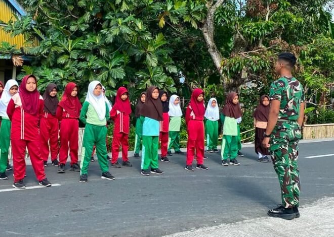 Koptu Agus Nawang Latih PBB Siswa, Satgas TMMD ke-129 Kodim 1407/Bone Dukung Persiapan Lomba Gerak Jalan HUT RI