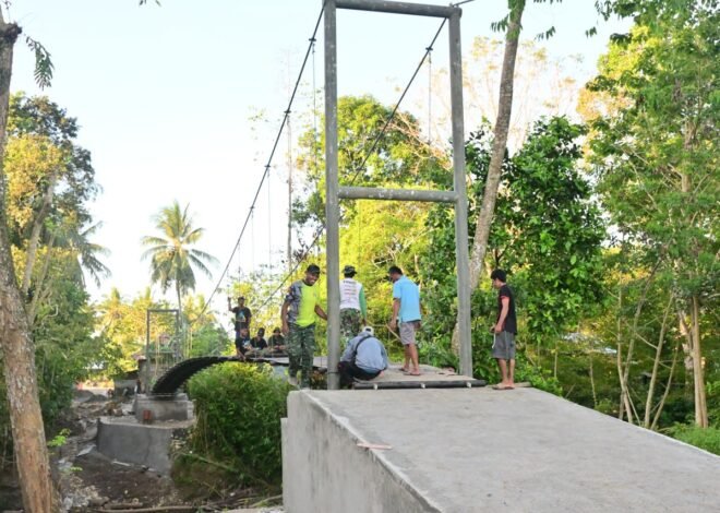 Kapten Inf Usman Dampingi Satgas TMMD ke-129 Kodim 1407/Bone Benahi Pembangunan Jembatan Gantung