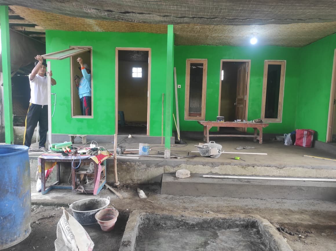 Semangat Gotong Royong Percepat Rehab Rumah I Wayan Pasta dalam TMMD Ke-129