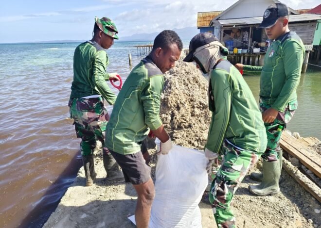 Satgas TMMD Angkut Material Pasir dari Pelabuhan Gunakan Kendaraan Roda Dua
