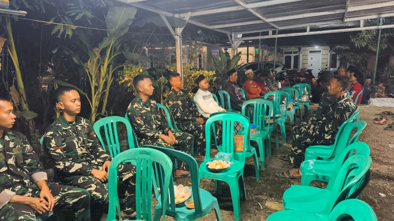 Dekat dengan Rakyat di Setiap Momen, Satgas TMMD ke-129 Kodim 0620/Kab. Cirebon Menghadiri Tahlil Almarhumah Ibu Sukari sebagai Wujud Sinergi dan Kepedulian