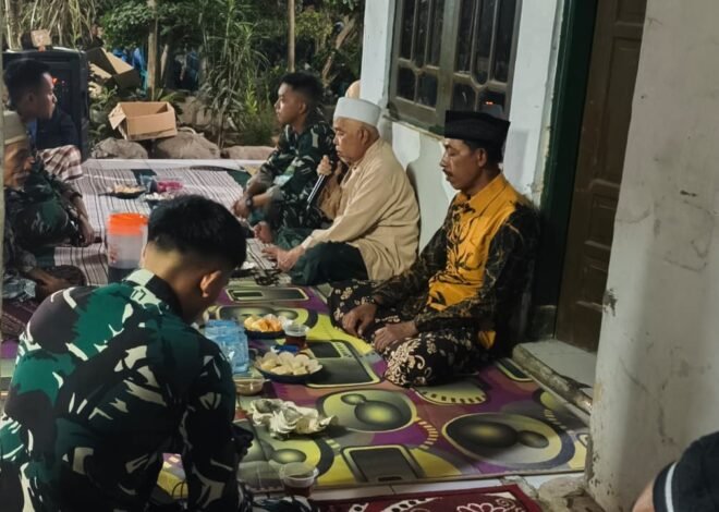 Kebersamaan dalam Duka, Satgas TMMD ke-129 Kodim 0620/Kab. Cirebon Hadiri Tahlil Almarhumah Ibu Sukari untuk Pererat Silaturahmi dengan Masyarakat