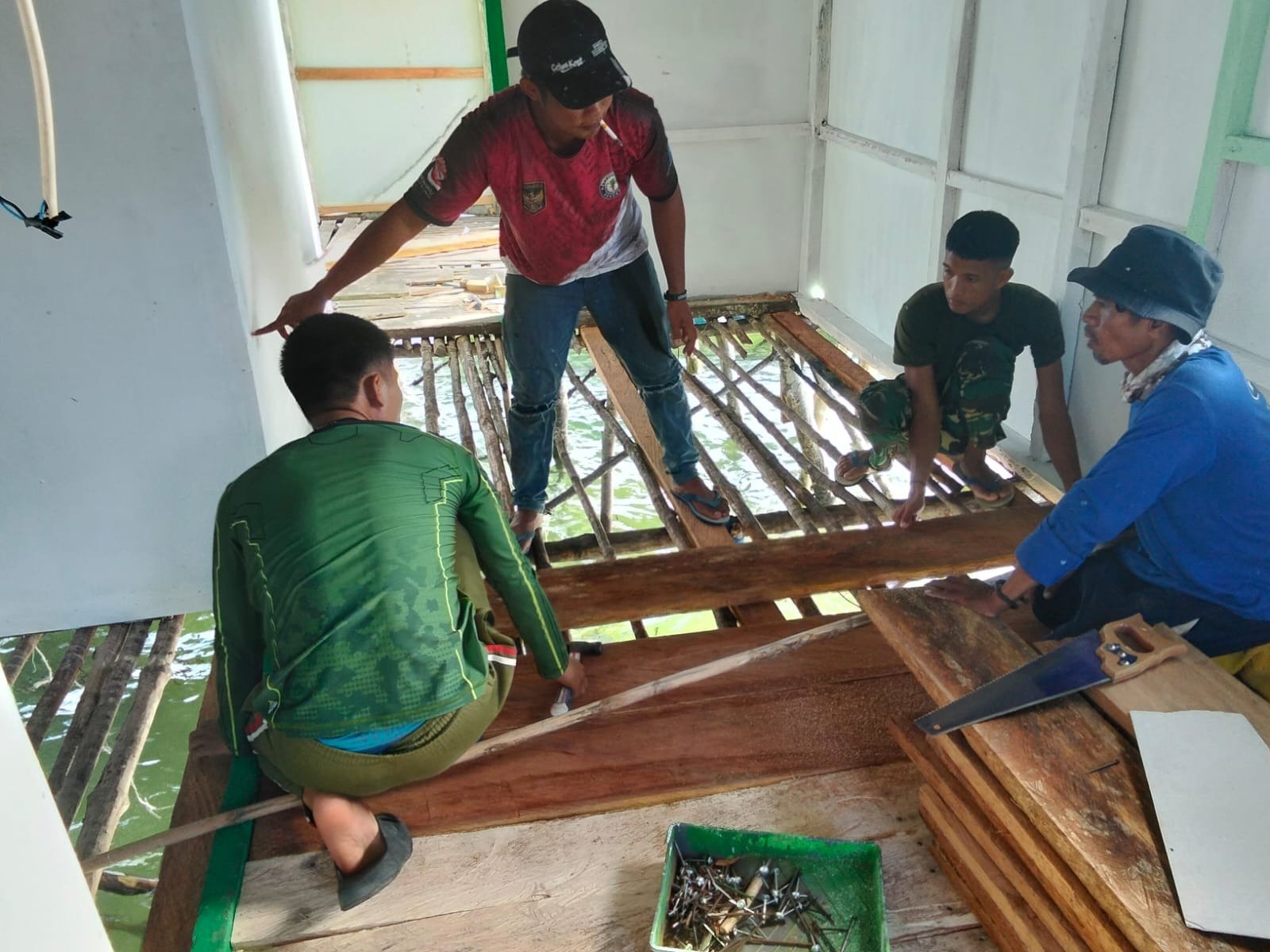 Renovasi RTLH Milik Bapak Nardianto Masuki Tahap Pemasangan Gelagar Lantai