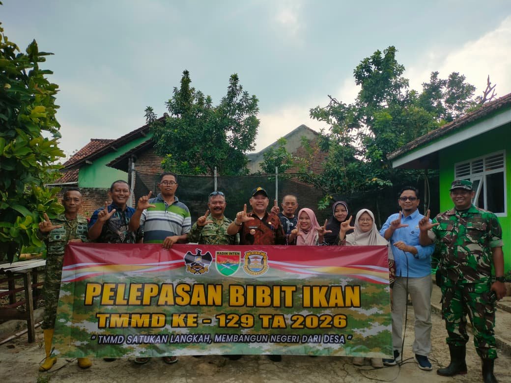 Satgas TMMD Lepas Ribuan Bibit Ikan, Warga Pinang Jaya Mulai Optimistis