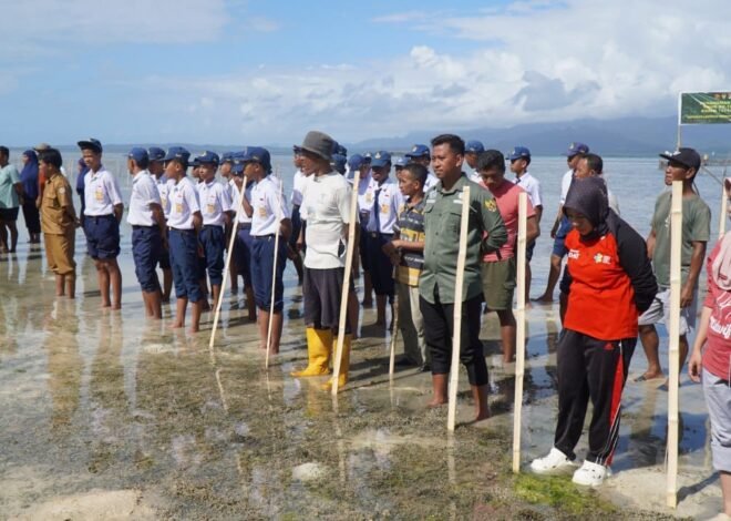 Masyarakat Kepulauan Umbele Antusias Ikuti Penanaman Pohon Mangrove Bersama Satgas TMMD Ke-129