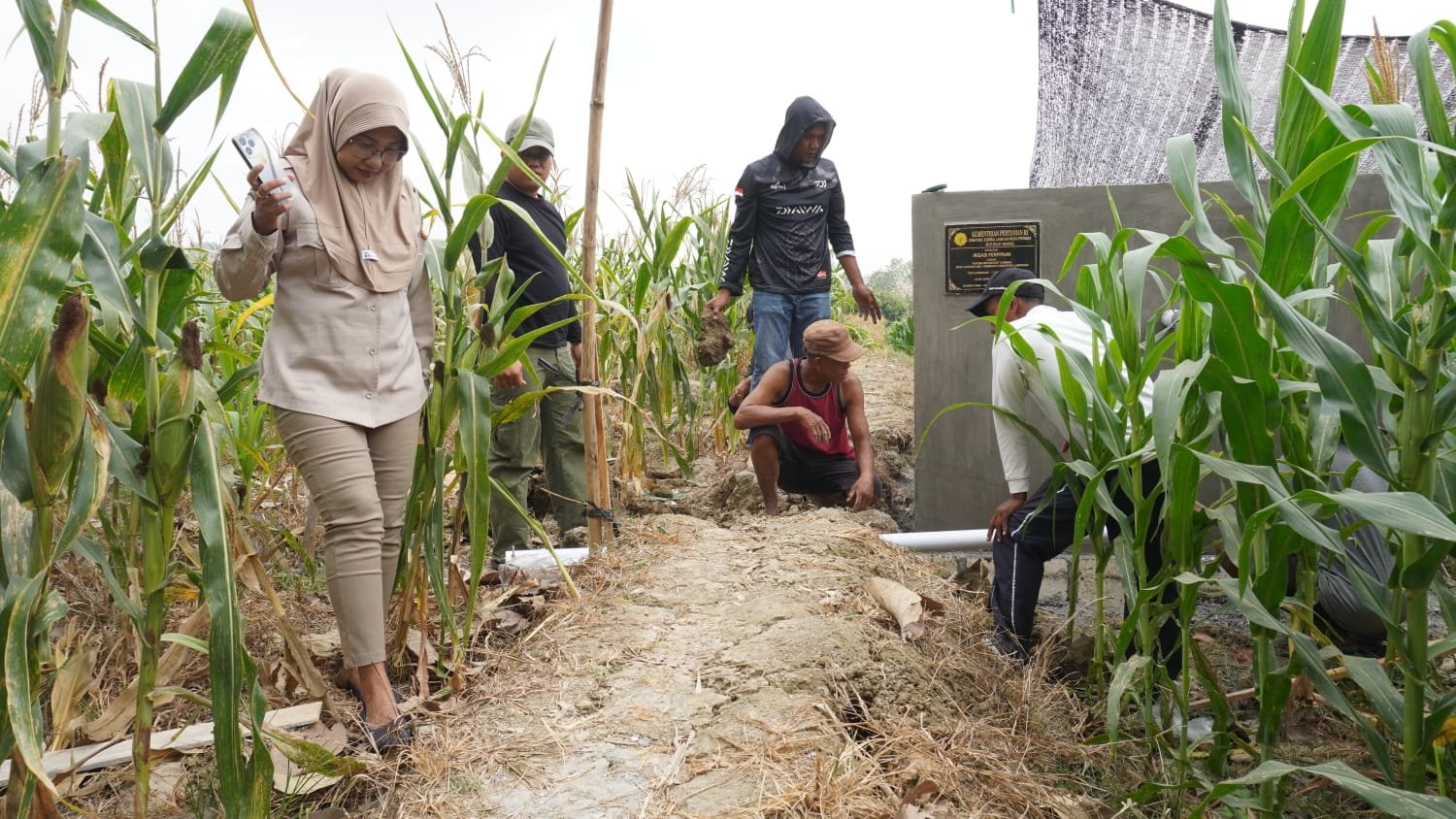 ​Alirkan Harapan, Satgas TMMD ke-129 Tancap Gas Pemasangan Pipanisasi Air Bersih di Desa Tlemang
