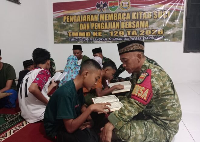 Hangatnya Kebersamaan, TNI dan Anak-Anak Warga Gelar Pengajian di Mushola