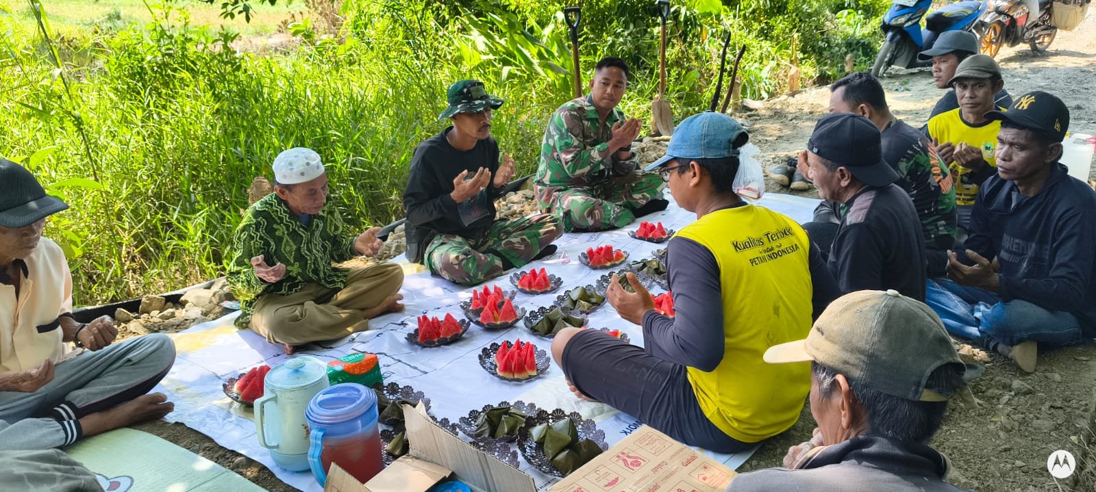 Perbaikan Jalan 1,2 Kilometer TMMD Disambut Antusias, Warga Gelar Doa Bersama