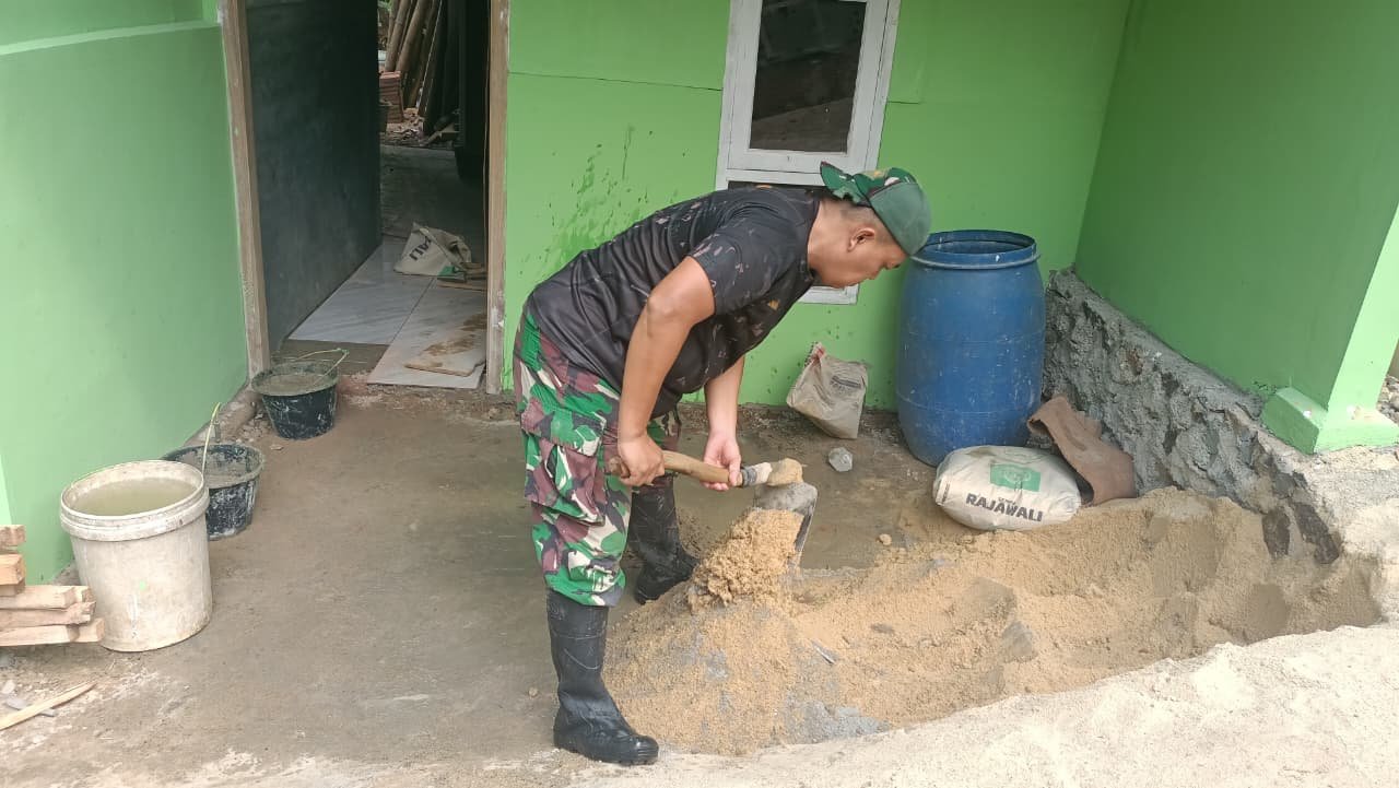 Semangat TMMD Tak Pernah Padam, Rumah Bapak Syahrul Kian Nyaman Berkat Gotong Royong TNI dan Warga