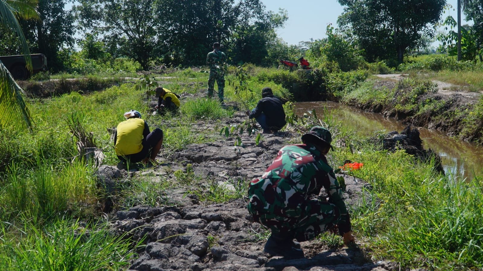 Penanaman Pohon Warnai Pelaksanaan TMMD Ke-129 Kodim 1011/Kuala Kapuas