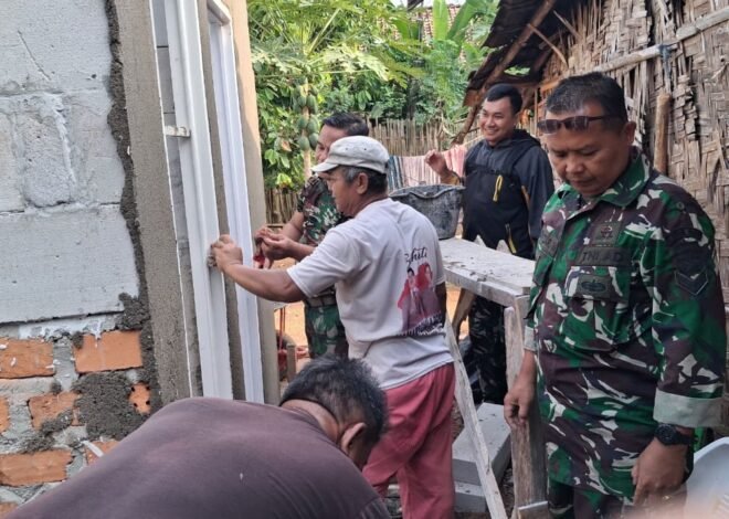 Wujudkan Fasilitas Sanitasi yang Layak untuk Warga. Satgas TMMD Ke-129 Kodim 0412/LU Pasang Kusen Pintu MCK