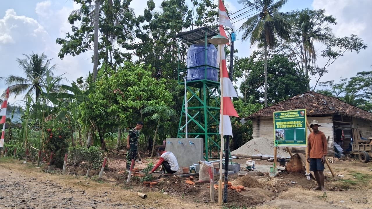 Semoga jadi Berkah bagi Kami : Usaha Satgas TMMD Dekatkan Masyarakat Desa Baru Raharja pada Sumber Air Bersih