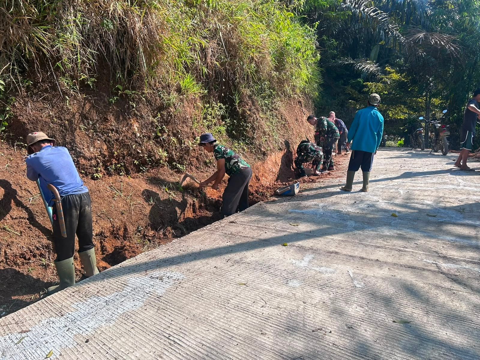 Warga Apresiasi Hasil TMMD Ke-129 Kodim 0608/Cianjur, Perubahan Desa Mekarmukti Kian Terasa