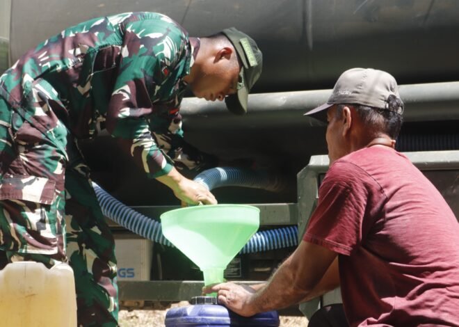 Hadir Membawa Kehidupan, Brigif TP 32/Mangkalihat Salurkan Air Bersih Bagi Masyarakat.