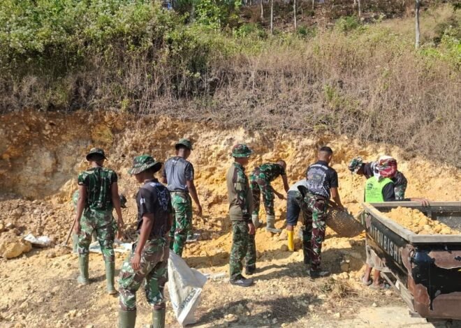 Wujudkan Akses Pertanian Yang Safe dan Kokoh, Kemanunggalan Satgas TMMD 129 dan Warga Tlemang Bahu-Membahu Gali Tanah Urug Jalan Usaha Tani
