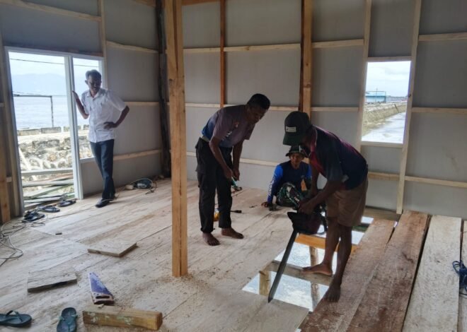 Kebersamaan TNI, Polri, dan Warga Percepat Renovasi RTLH Milik Ibu Syamsiah