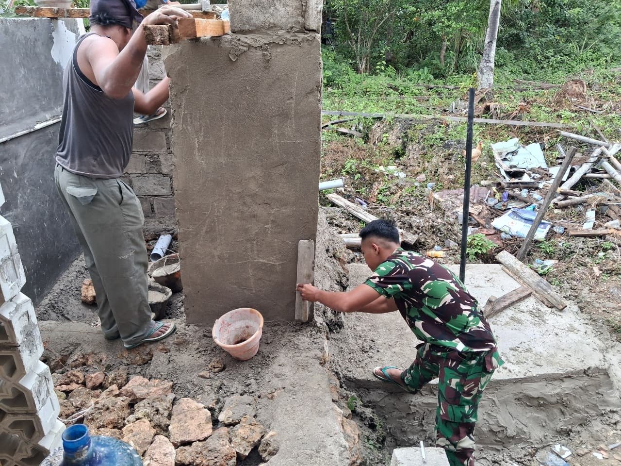 Pembangunan MCK Masjid di Desa Umbele Lama Terus Berjalan, Satgas TMMD dan Warga Perkuat Gotong Royong