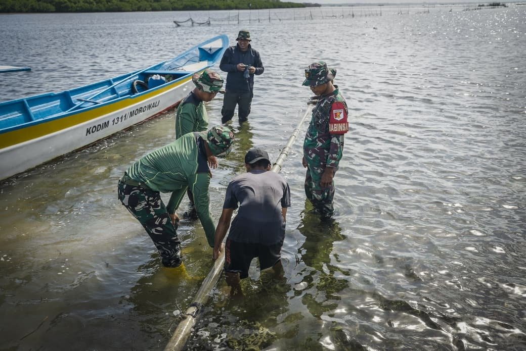 Satgas TMMD Ke-129 Kodim 1311/Morowali Survei Titik Sumber Manunggal Air Bersih di Desa Panimbawang