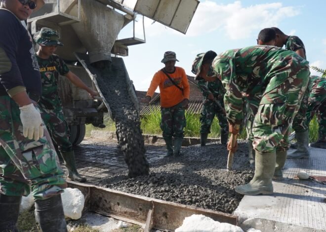 Bahu-Membahu Sambung Akses jalan Desa, Satgas TMMD 129 Kodim Lamongan dan Warga Tlemang Ubah Jalan Lumpur Jadi Beton Harapan