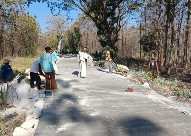 Diawali Pagi Nan Indah, Sinergi Satgas TMMD 129 dan Warga Tlemang Kompak Rapikan Peralatan Kerja di Lokasi Rabat Beton