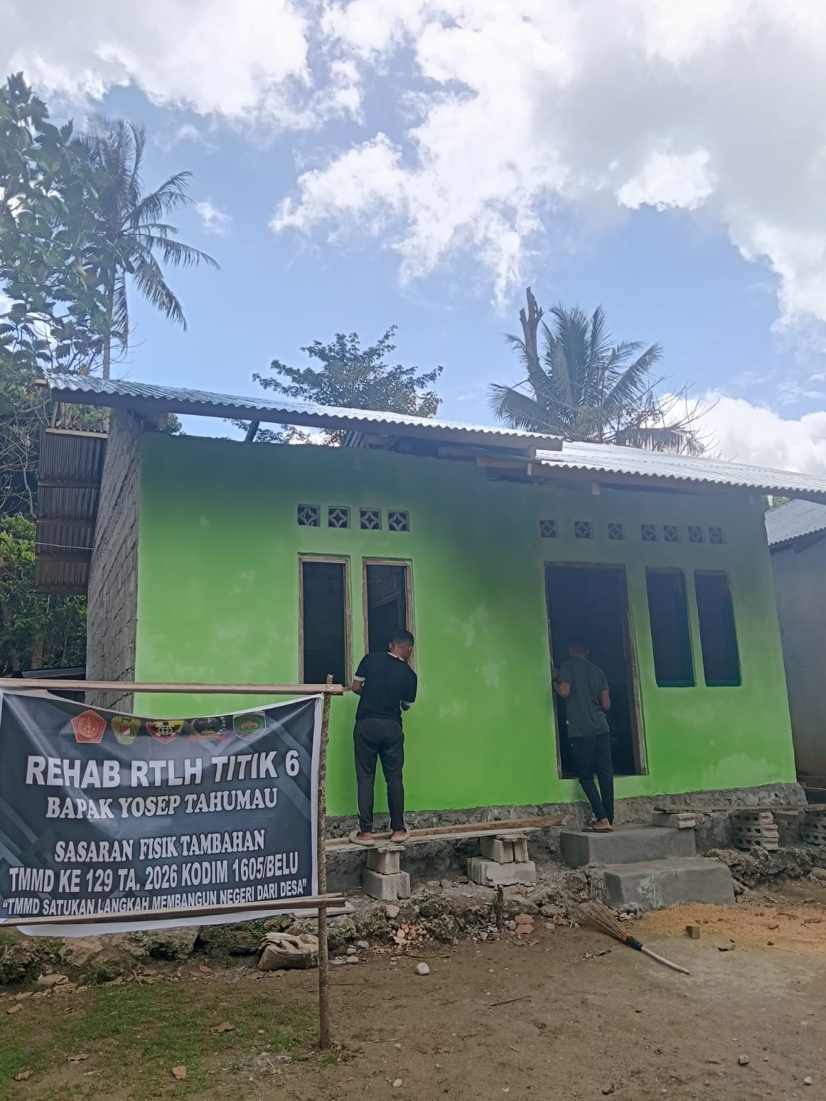 Dari Rumah Lapuk Jadi Kokoh, Kebahagiaan Bapak Yosep Tahu Mau Menyambut Hari ke-22 TMMD Kodim Belu