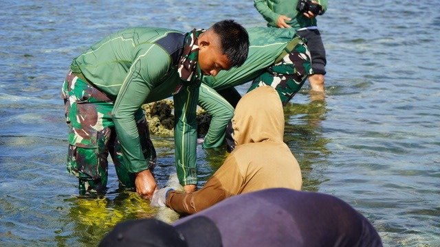 Satgas TMMD Gerak Cepat Perbaiki Kebocoran Pipa Program Manunggal Air Bersih