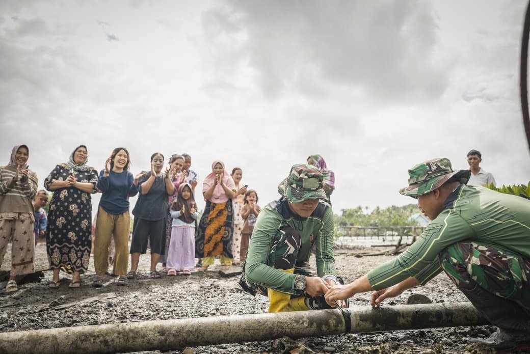 Air Bersih Lintas Laut, Satgas TMMD Hadirkan Solusi untuk Masyarakat Kepulauan Umbele