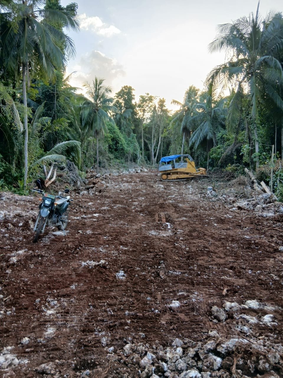 Satgas TMMD Ke-129 Terus Laksanakan Pembenahan Badan Jalan Demi Hasil yang Maksimal